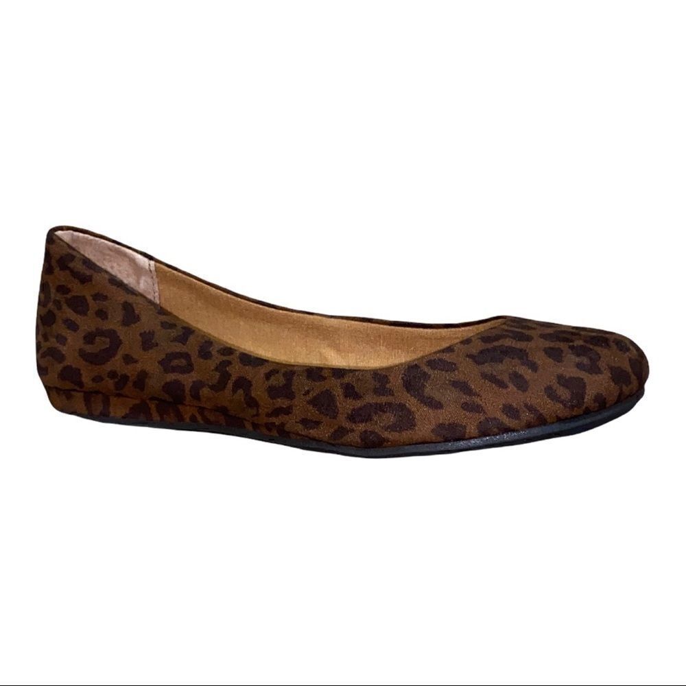 American Rag Brown Leopard Ellie Microsuede Flats Size 5.5M New